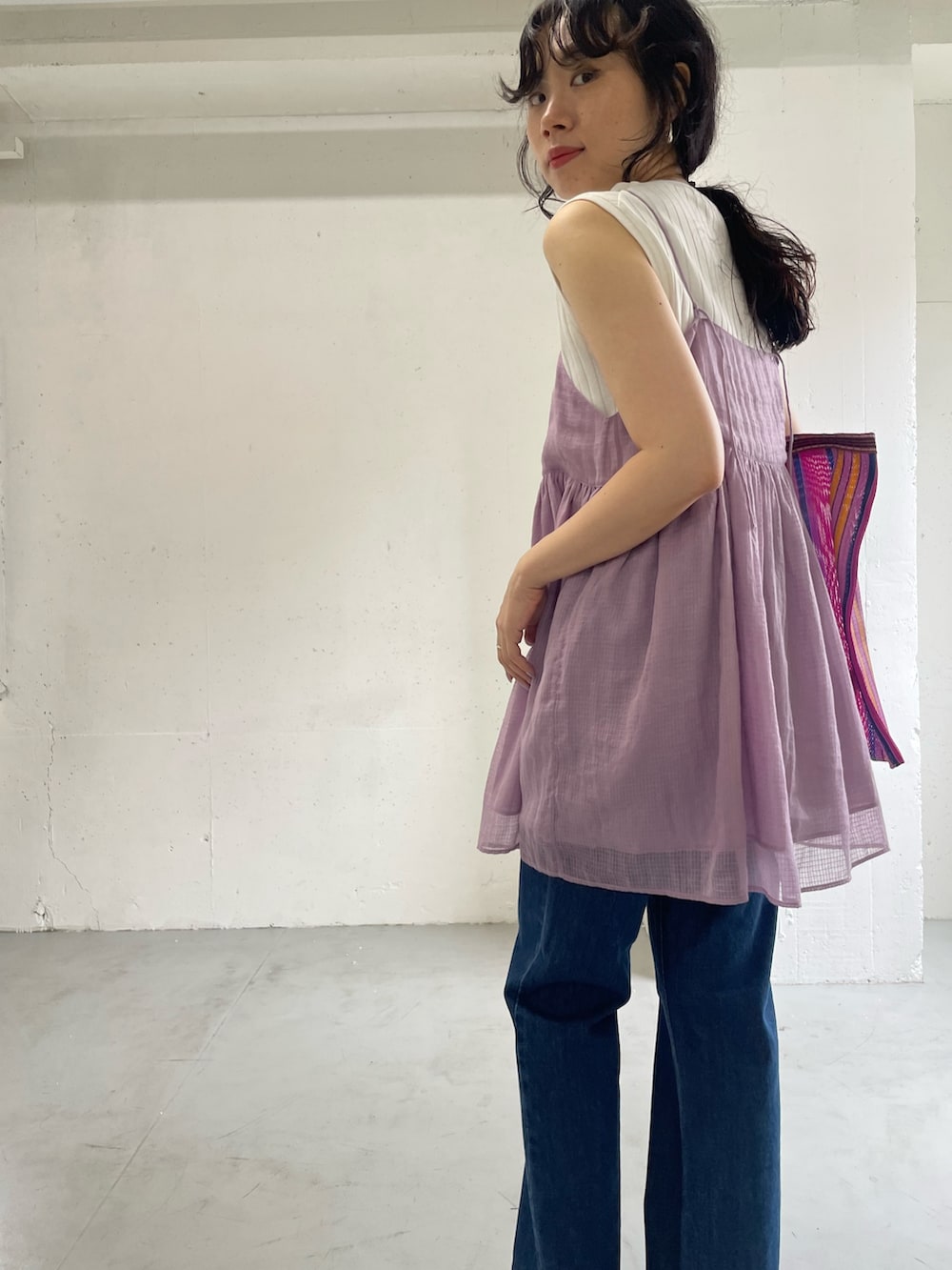 「おしゃ見えテクニック、大人カジュアルコーデ、夏コーデ、大人女子、休日スタイル」|「URBAN RESEARCH DOORSのシャドーチェックキャミソールブラウス(キャミソール、パープル系)」を使った、harunaさん(レディース・164cm)の夏コーディネートの10枚目の写真