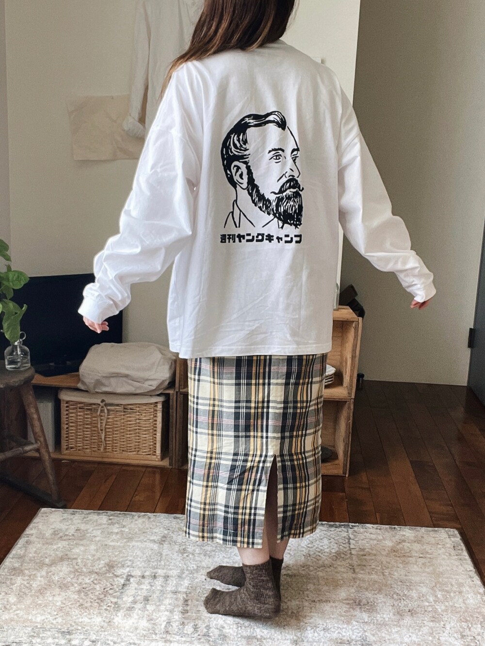 その他のスカートを着用したレディースの夏コーディネートの2枚目の写真