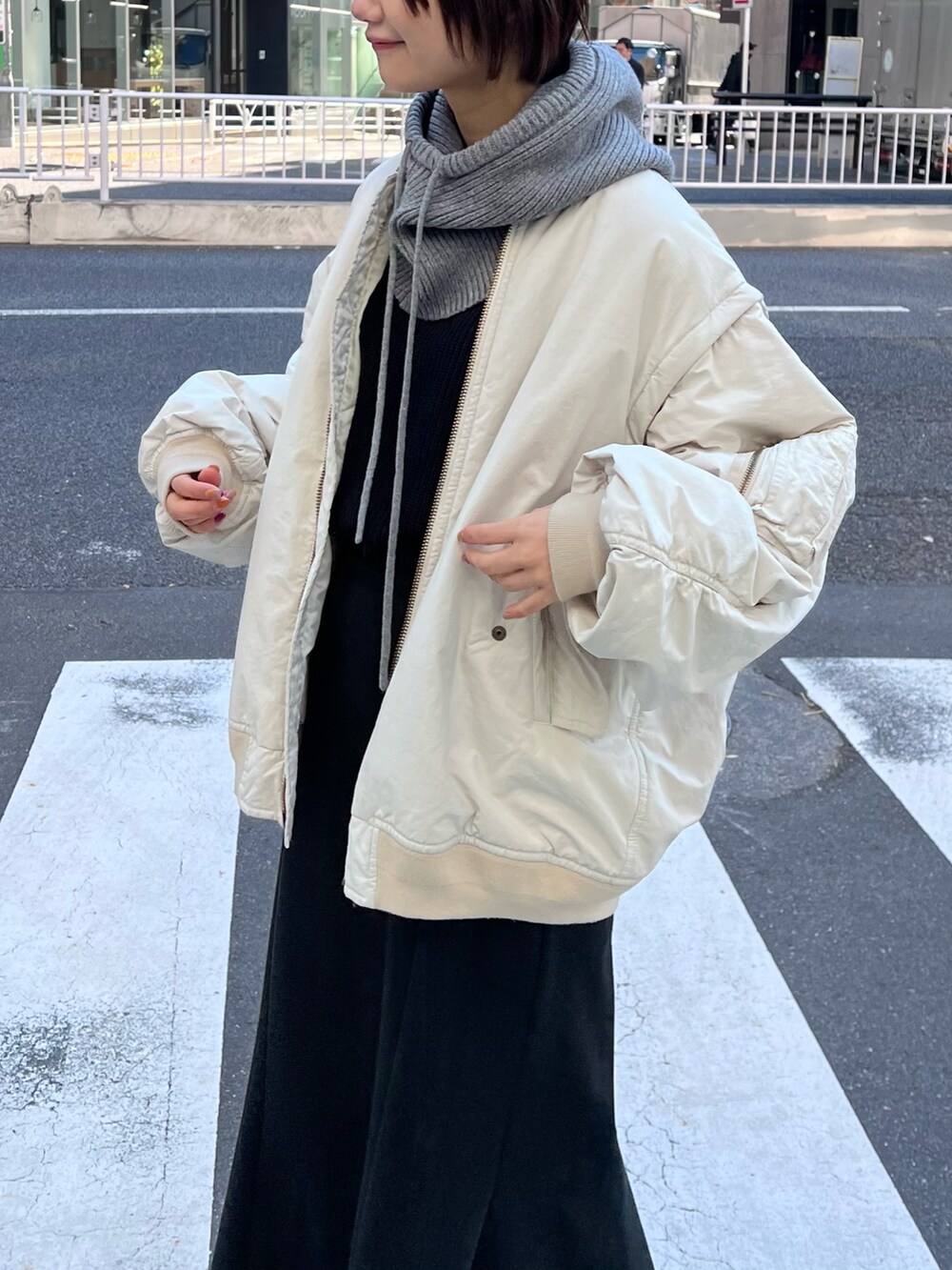 「MA-1、プチプラ、バラクラバ、冬コーデ、クリスマスに着たい服、レイヤードスタイル、モノトーンコーデ、骨格ナチュラル、高身長女子、CIAOPANIC TYPY、カジュアルコーデ、シンプルスタイル、着回しコーデ、ニットコーデ」｜「CIAOPANIC TYPYの∴【ユニセックス】2WAYボリュームスリーブMA‐1（MA-1、グレー系）」を使った、yumiさん（骨格ナチュラル・レディース・165cm）の秋コーディネートの3枚目の写真