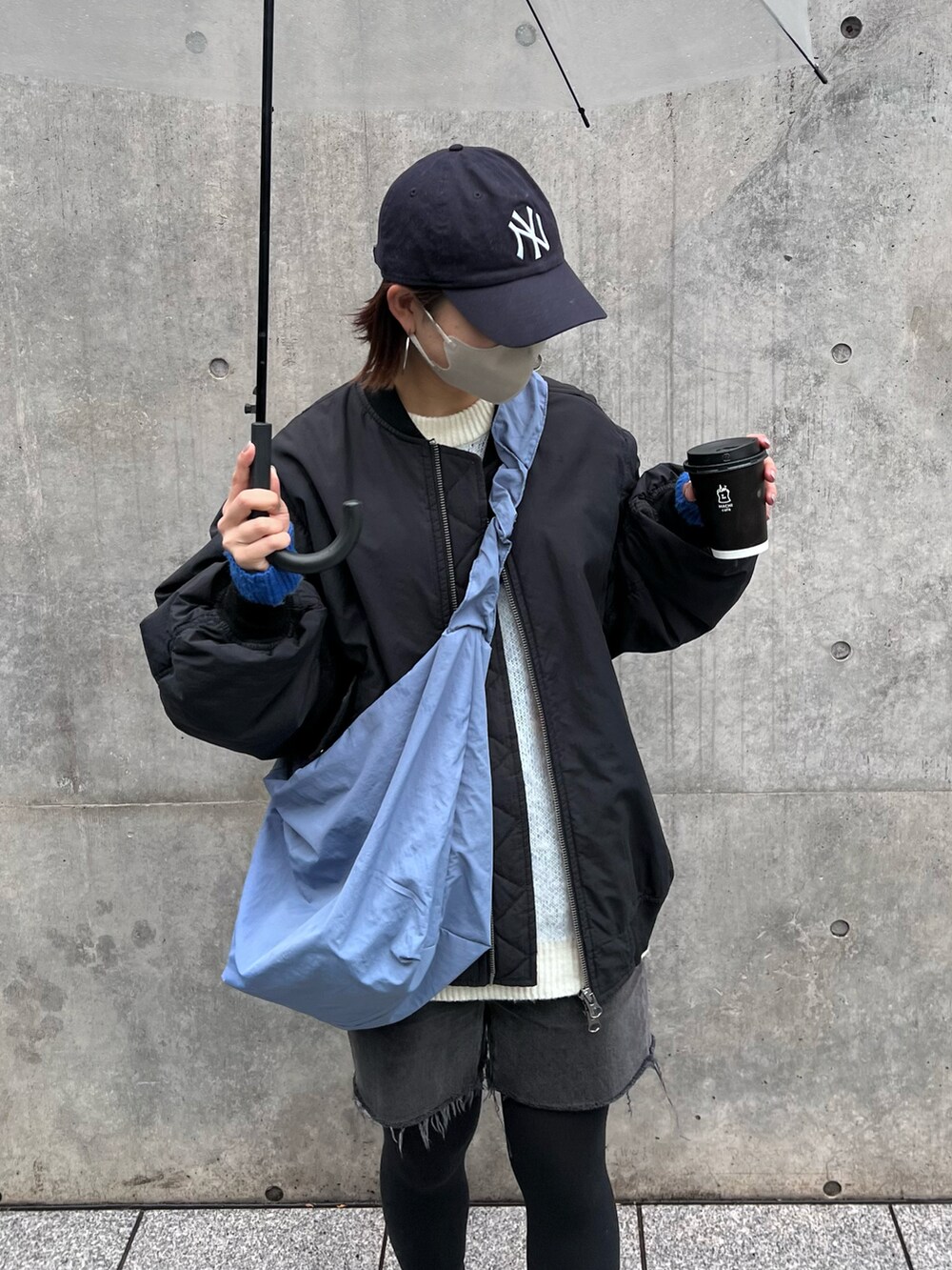 「カジュアル、MA-1、ビッグシルエット、ブーツ、デニム、私の推しブランド、CIAOPANIC TYPY、シンプルコーデ、骨格ナチュラル、高身長女子、キャップ、プチプラ、秋冬コーデ、メンズライク」｜「CIAOPANIC TYPYの【ユニセックス】2WAYボリュームスリーブMA‐1（MA-1、ブラック系）」を使った、yumiさん（骨格ナチュラル・レディース・165cm）の冬コーディネートの2枚目の写真