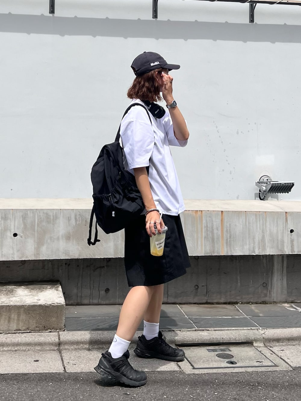 「夏だ！Tシャツ着よう！、夏コーデ、休日スタイル、プチプラ、ビッグシルエット、フェススタイル、ロゴT、お出かけコーデ、リュック、キャップ、franklinclimbing、CIAOPANIC TYPY、骨格ナチュラル、高身長女子」｜「Franklin Climbingの【Franklin Climbing】【水陸両用】バックロゴフレキシブルテックショートスリーブTee（ラッシュガード、ホワイト系）」を使った、yumiさん（骨格ナチュラル・レディース・165cm）の夏コーディネートの2枚目の写真