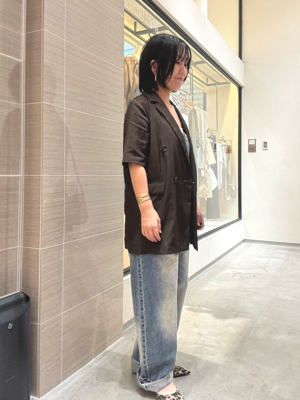 「デニム、ジャケット、ジャケットスタイル、ジャケットコーデ、オールインワン、大人カジュアル、大人コーデ、大人女子、40代ファッション、40代、ママコーデ、ママファッション」｜「Whim Gazetteのオックスダブルハーフスリーブジャケット（テーラードジャケット、ブラウン系）」を使った、take3momさん（骨格ストレート・レディース・149cm）の夏コーディネートの7枚目の写真