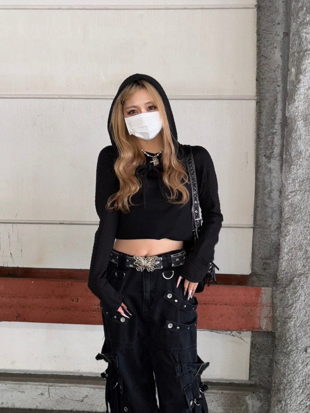 「グランジ、レイヤードスタイル、ワイドパンツ、レディースファッション、y2k、春服コーデ、ブラックコーデ」｜「FANCY CLUBのアイテム（トップス、ブラック系）」を使った、A'GEM/9越谷レイクタウンさん（レディース・153cm）の冬コーディネートの2枚目の写真