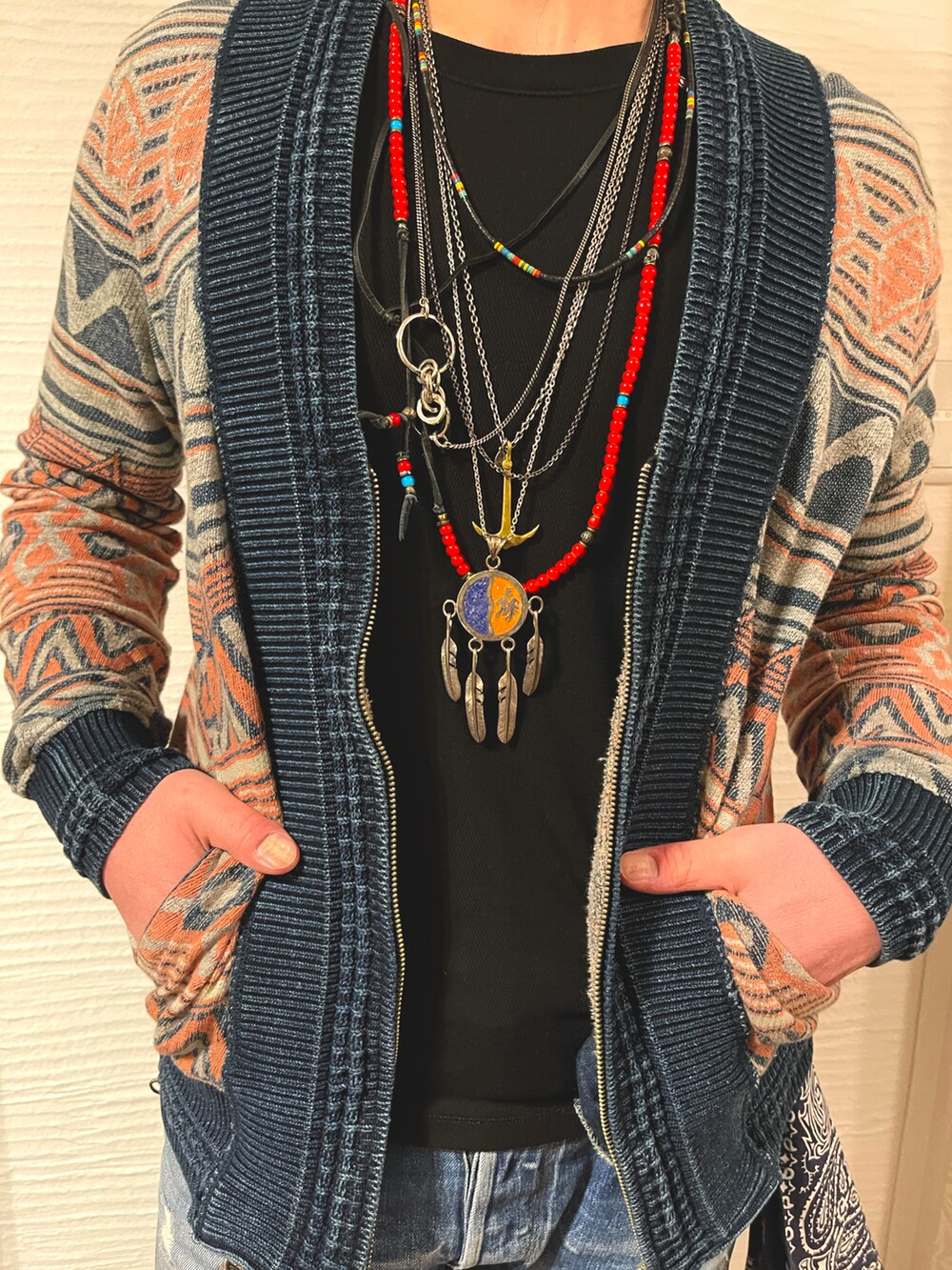 「私の推しブランド、ジョニーデップ、ハット、ネックレス重ね付け、シルバーアクセサリー」｜「Borsalinoのアイテム（ハット、ブラック系）」を使った、つてのろたさん（メンズ・167cm）の冬コーディネートの2枚目の写真