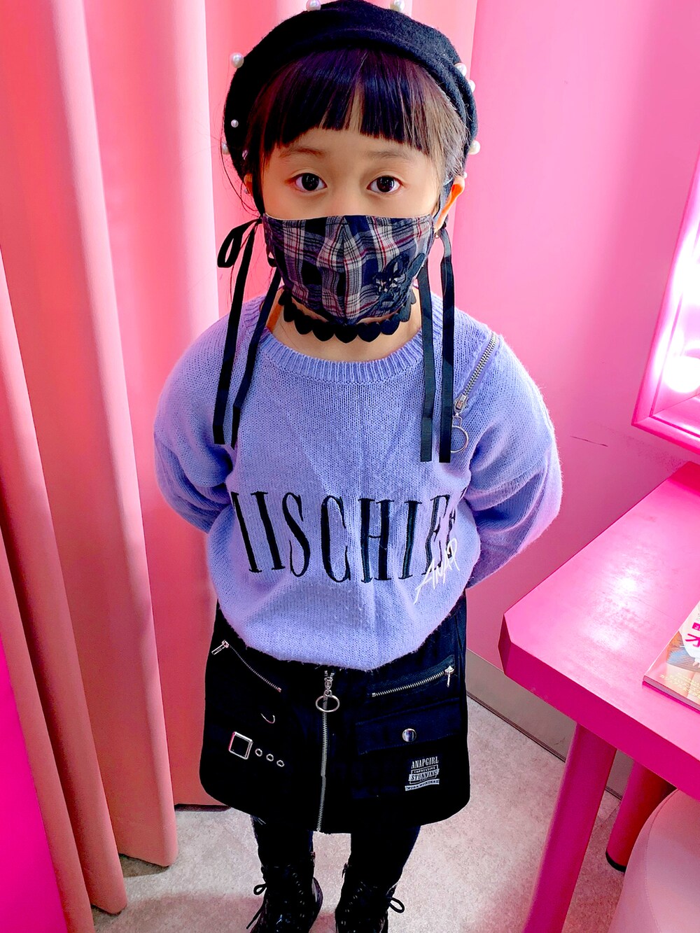 「カジュアルコーデ、キッズファッション、秋冬コーデ、ブーツ、おんなのこコーデ、休日コーデ、女の子コーデ、カラーニット、ANAPKids、shein」｜「SHEINのアイテム（タイツ/ストッキング、ブラック系）」を使った、mikekaさん（キッズ・123cm）の冬コーディネートの3枚目の写真