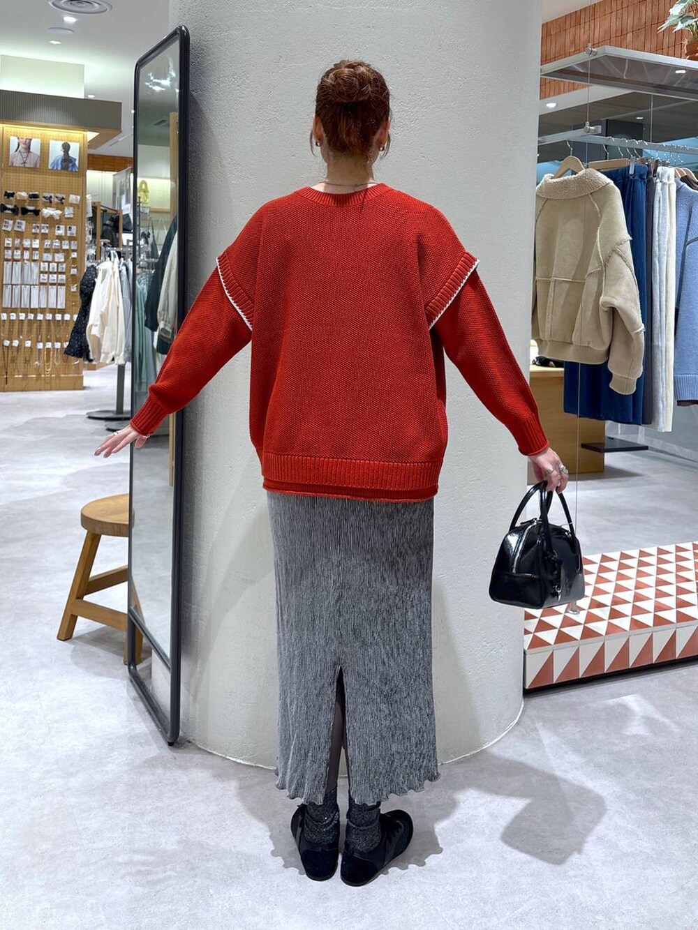 「高身長、きれいめ、体型カバー、ニット、アウター、ブルゾン、冬アウター、冬コーデ、スニーカー、ロングヘア、楽ちんコーデ、ゆったり、LOWRYS FARM、ローリーズスタイル_LOWRYS FARM、公認インフルエンサー_LOWRYS FARM」｜「LOWRYS FARMのリバーシブルボアＺＩＰブルゾン 116490（ブルゾン、ブラック系）」を使った、ゆっぽんさん（レディース・172cm）の秋コーディネートの5枚目の写真
