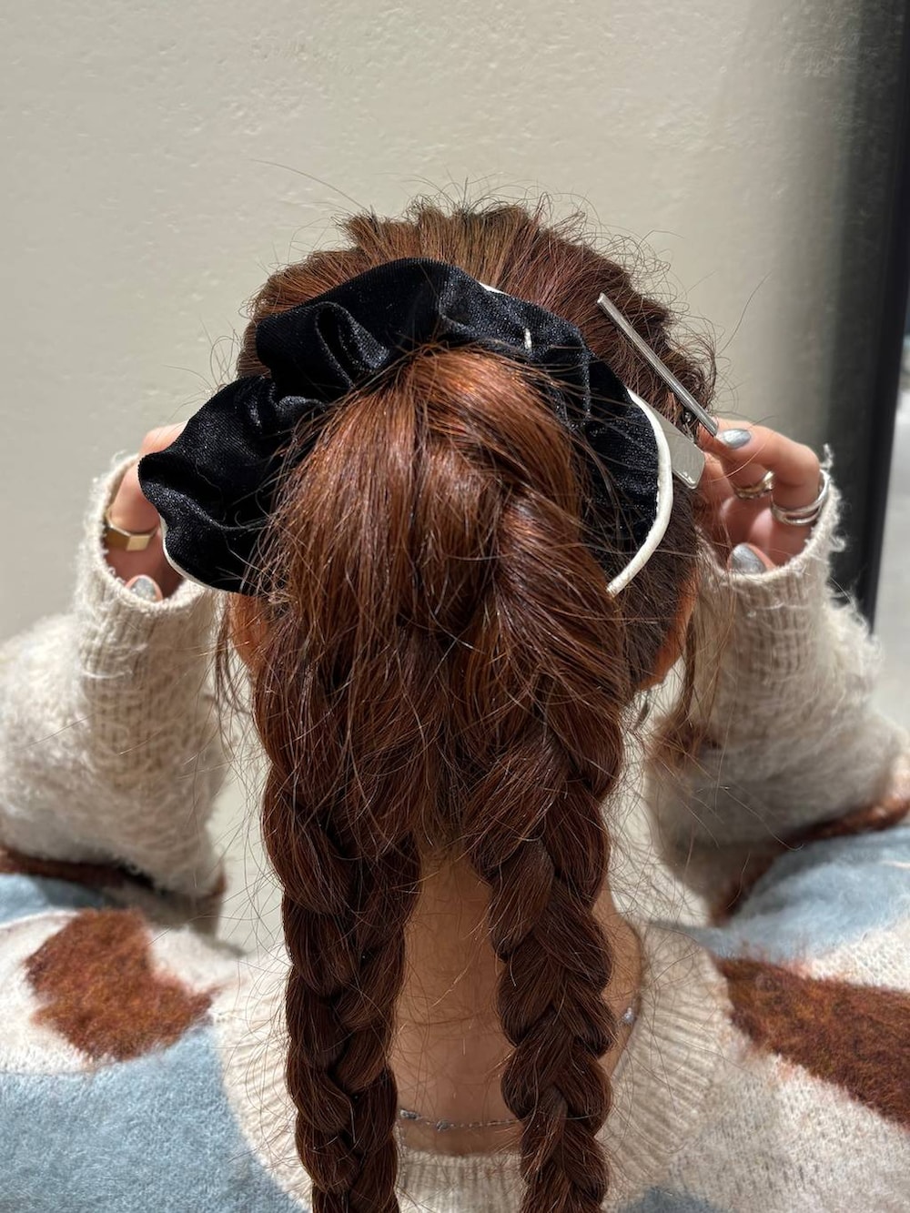 「高身長、きれいめ、体型カバー、ヘアアレンジ、ヘアアクセサリー、LOWRYS FARM、ローリーズスタイル_LOWRYS FARM、公認インフルエンサー_LOWRYS FARM、大人女子カジュアル_LOWRYS FARM、ロングヘア、フェミニン」｜「LOWRYS FARMのＬＦセットクリップ　 249434（ヘアピン、シルバー系）」を使った、ゆっぽんさん（レディース・172cm）の冬コーディネートの4枚目の写真