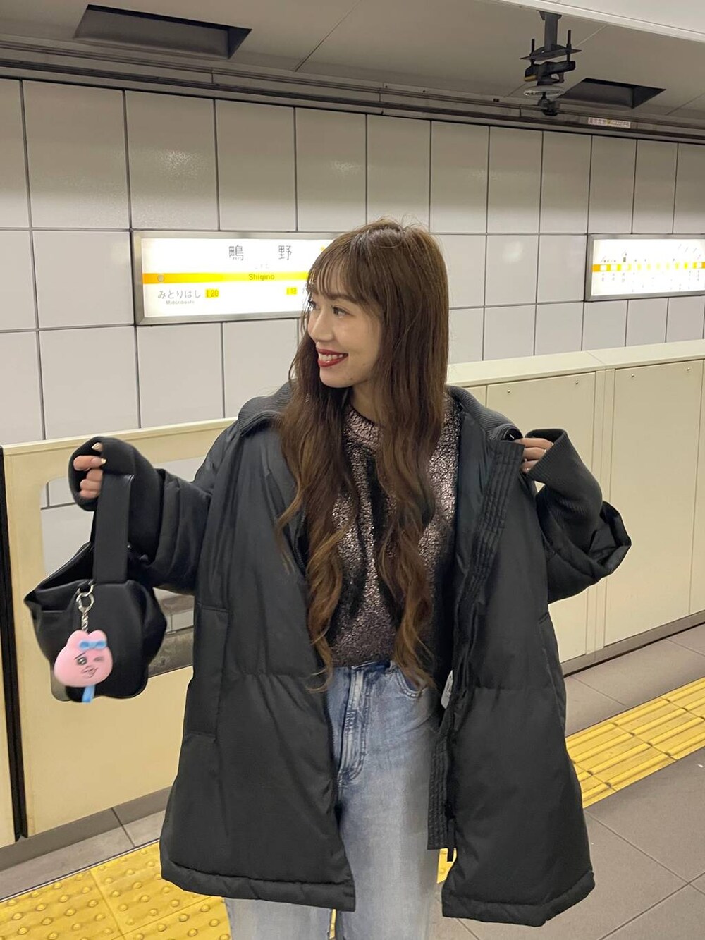 「きれいめ、体型カバー、ブランドミックス、JEANASIS、LOWRYS FARM、どっと変わっちゃえ、アウター、ニット、ブーツ、ショートブーツ、高身長、デニムパンツ、冬コーデ、ゆったり、楽ちんコーデ」|「LOWRYS FARMのストレッチスニーカーブーツ 345671(ブーツ、ブラック系)」を使った、ゆっぽんさん(レディース・172cm)の冬コーディネートの5枚目の写真