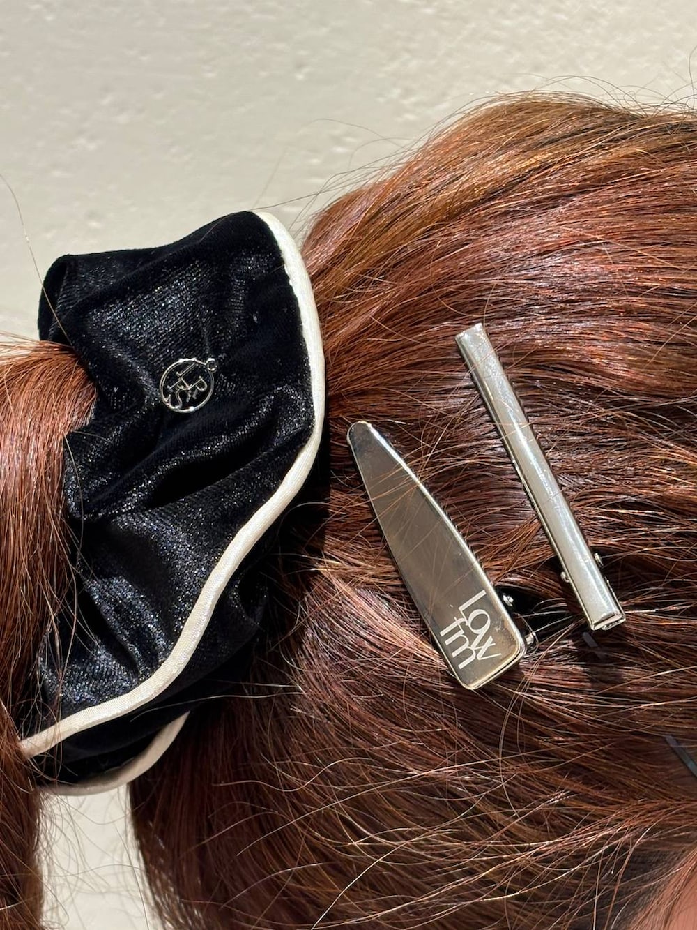 「高身長、きれいめ、体型カバー、ヘアアレンジ、ヘアアクセサリー、LOWRYS FARM、ローリーズスタイル_LOWRYS FARM、公認インフルエンサー_LOWRYS FARM、大人女子カジュアル_LOWRYS FARM、ロングヘア、フェミニン」｜「LOWRYS FARMのＬＦセットクリップ　 249434（ヘアピン、シルバー系）」を使った、ゆっぽんさん（レディース・172cm）の冬コーディネートの3枚目の写真