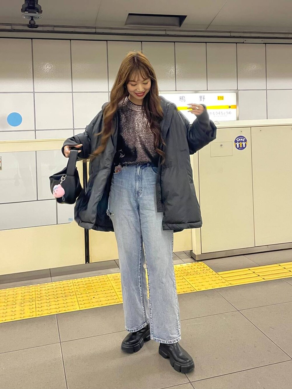 「きれいめ、体型カバー、ブランドミックス、JEANASIS、LOWRYS FARM、どっと変わっちゃえ、アウター、ニット、ブーツ、ショートブーツ、高身長、デニムパンツ、冬コーデ、ゆったり、楽ちんコーデ」|「LOWRYS FARMのストレッチスニーカーブーツ 345671(ブーツ、ブラック系)」を使った、ゆっぽんさん(レディース・172cm)の冬コーディネートの4枚目の写真
