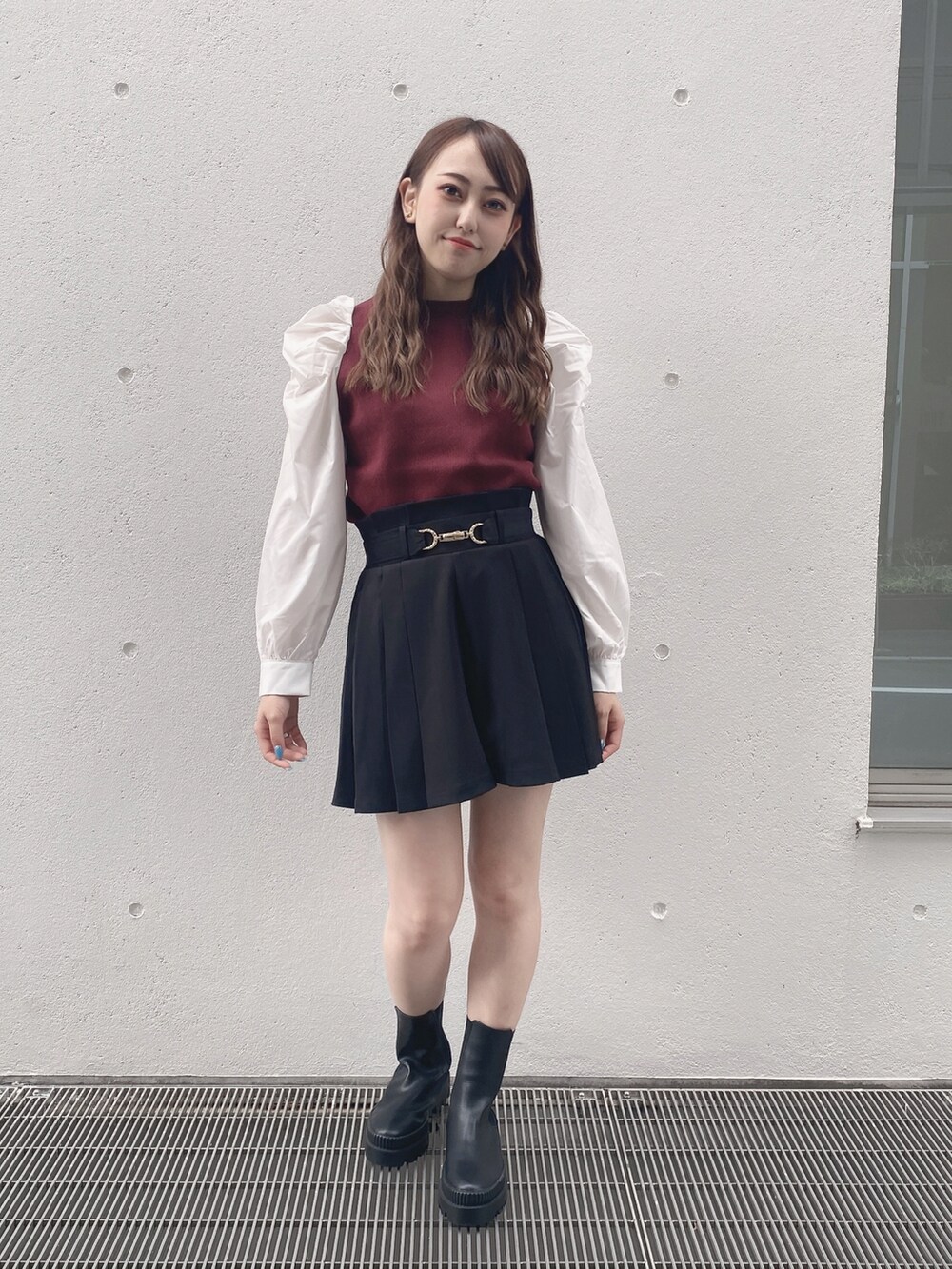 ブラック系のその他パンツを着用したレディースの夏コーディネートの2枚目の写真