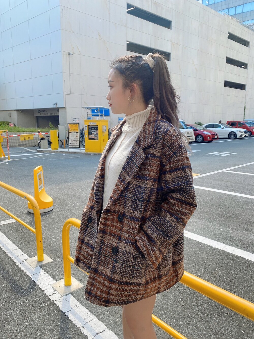 「クリスマスに着たい服、オトナカジュアル、秋冬コーデ、ブーツスタイル、ジャケット、ビッグシルエット、オーバーサイズ、one way、ワンウェイ」｜「one wayのチェックテーラーBIGジャケット（テーラードジャケット、ブラウン系）」を使った、onewayさん（レディース・158cm）の冬コーディネートの3枚目の写真