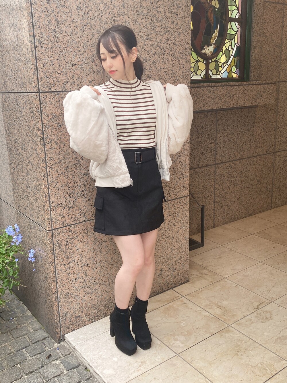 「大人カジュアル、冬コーデ、ビッグシルエット、シンプルコーデ、ゆったりコーデ、オトナカワイイ、低身長、もこもこ、モノトーンコーデ、MA-1、one way、ワンウェイ、PARKeast、abc une face」｜「abc une faceのリバーシブルMA-1（MA-1、ホワイト系）」を使った、onewayさん（レディース・153cm）の冬コーディネートの2枚目の写真