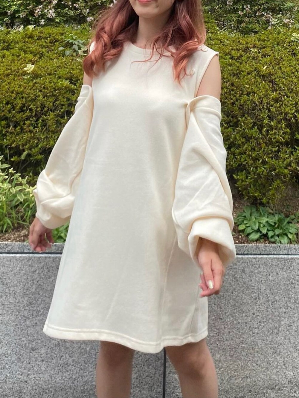 「秋コーデ、シンプルコーデ、淡色コーデ、ホワイトコーデ、ホワイト、ミニワンピース、オフショルダー、シンプル、ミニワンピ、one way、ワンウェイ」｜「one wayのボレロセットミニワンピース（ワンピース、ホワイト系）」を使った、onewayさん（レディース・160cm）の秋コーディネートの5枚目の写真