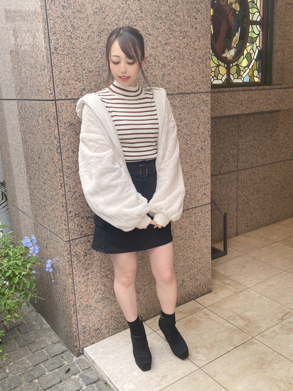 「大人カジュアル、冬コーデ、ビッグシルエット、シンプルコーデ、ゆったりコーデ、オトナカワイイ、低身長、もこもこ、モノトーンコーデ、MA-1、one way、ワンウェイ、PARKeast、abc une face」｜「abc une faceのリバーシブルMA-1（MA-1、ホワイト系）」を使った、onewayさん（レディース・153cm）の冬コーディネートの4枚目の写真