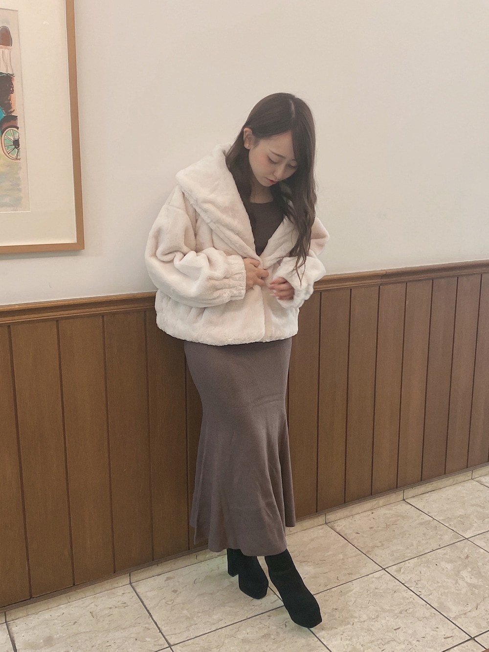 「クリスマスに着たい服、大人カジュアル、冬コーデ、オトナカワイイ、ふわふわ、ファー、アウターコーデ、マーメイドスカート、シンプルスタイル、one way、ワンウェイ、PARKeast、abc une face」｜「abc une faceのショールファージャケット（その他アウター、ホワイト系）」を使った、onewayさん（レディース・153cm）の冬コーディネートの2枚目の写真