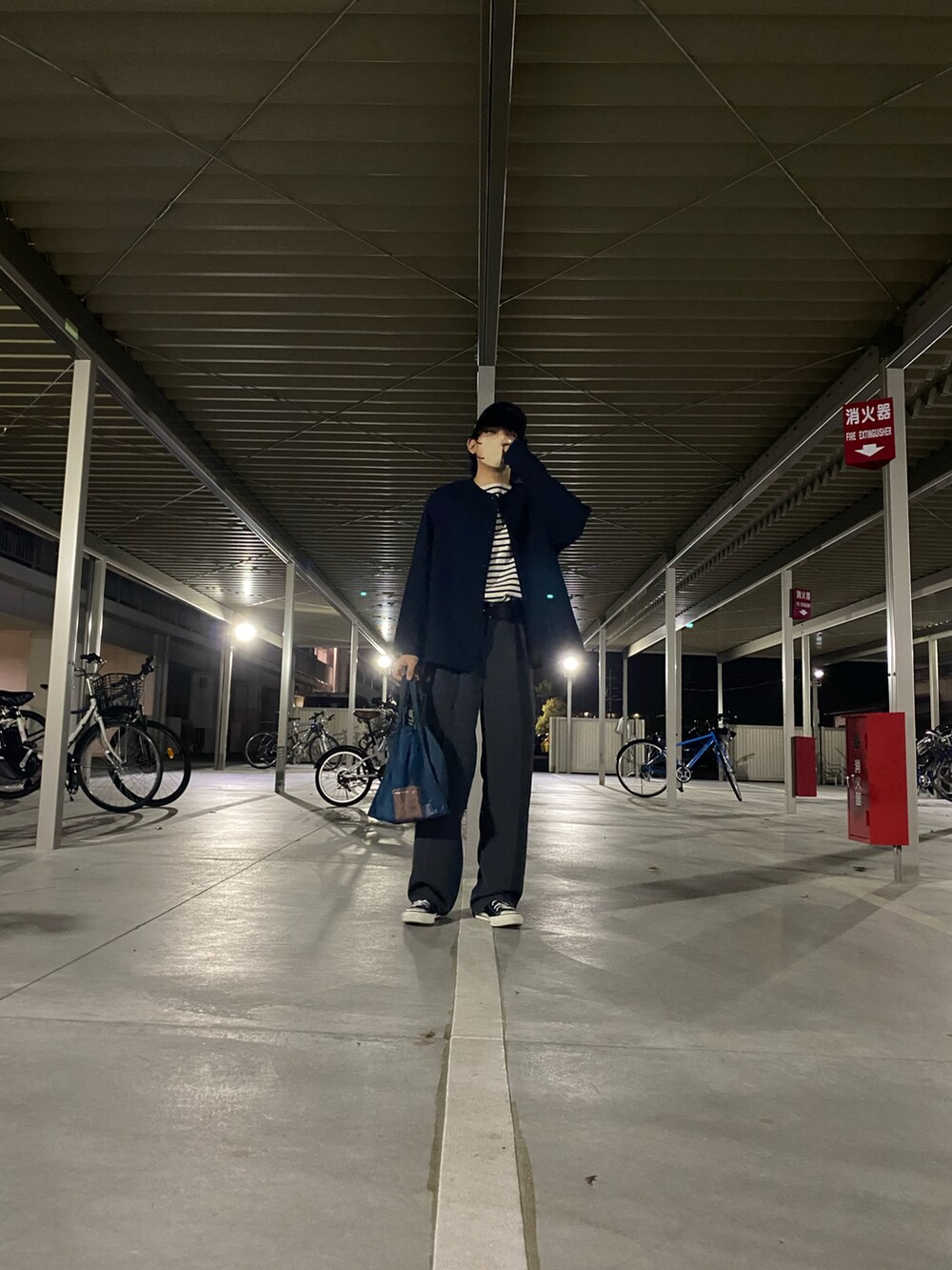 「今日のコーデ、メンズファッション、大人カジュアル、休日コーデ、ootd、春アウター、おしゃれさんと繋がりたい、きれいめコーディネート、春服、着回しコーデ、シンプル、ラフ、プチプラコーデ、休日スタイル」｜「NEW ERAのアイテム（キャップ、ブラック系）」を使った、yuuさん（メンズ・174cm）の春コーディネートの4枚目の写真