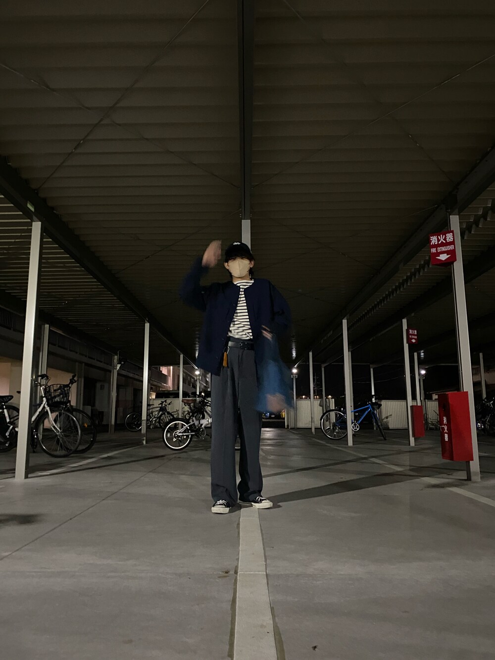 「今日のコーデ、メンズファッション、大人カジュアル、休日コーデ、ootd、春アウター、おしゃれさんと繋がりたい、きれいめコーディネート、春服、着回しコーデ、シンプル、ラフ、プチプラコーデ、休日スタイル」｜「NEW ERAのアイテム（キャップ、ブラック系）」を使った、yuuさん（メンズ・174cm）の春コーディネートの3枚目の写真