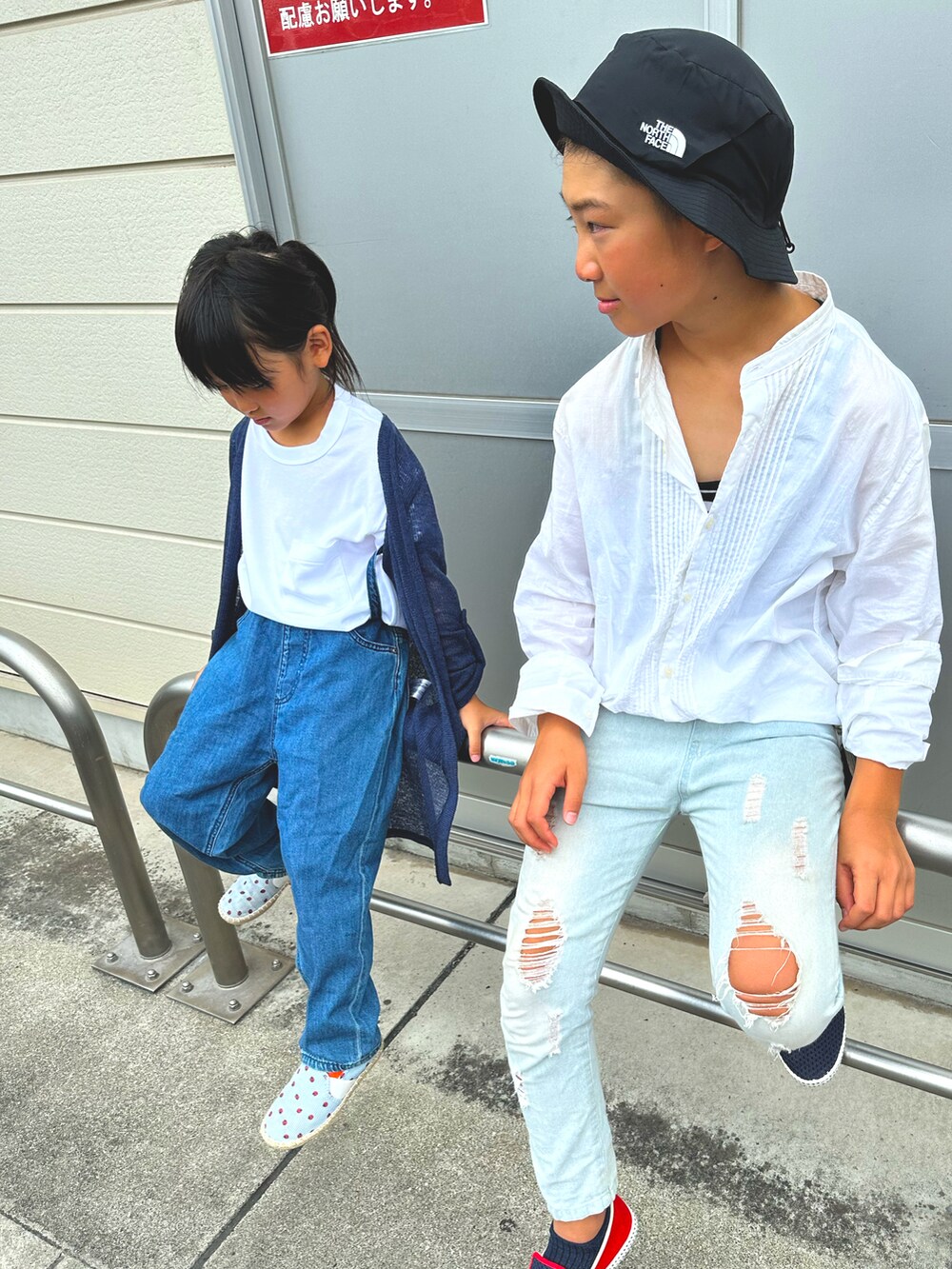 「夏コーデ、お洒落さんとつながりたい、きれいめカジュアル、休日スタイル、白Tシャツ、アツいコーデ全部見せ、おでかけコーデ、シンプル、韓国ファッション、デニムパンツ」｜「UNIQLOのアイテム（Tシャツ/カットソー、ホワイト系）」を使った、𓆏¨̮MAKOTO*𓆏さん（メンズ・170cm）の夏コーディネートの2枚目の写真