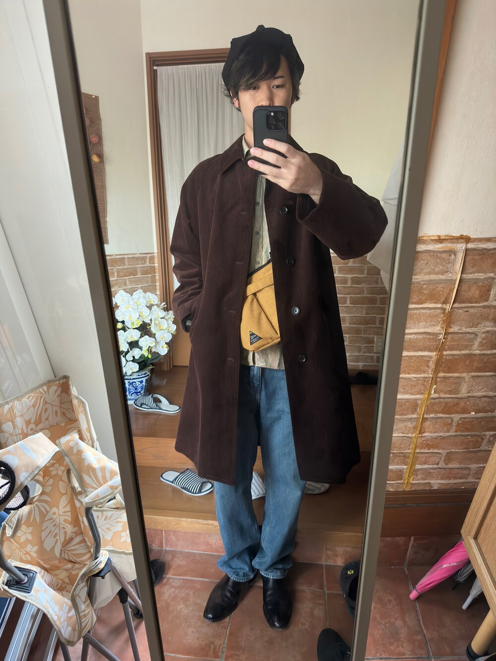 その他のシャツ/ブラウス、ブルー系のデニムパンツ、ブラック系のブーツを着用したメンズの秋コーディネートの2枚目の写真