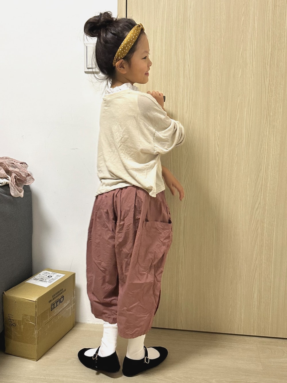 「seraph、welleg、devirock、今日のコーデ、kids、kidsfashion、Wide Pants、女の子」｜「devirockのUVカット ガールズ カーディガン（カーディガン/ボレロ、ベージュ系）」を使った、Chi Hsuさん（キッズ・130cm）の夏コーディネートの2枚目の写真