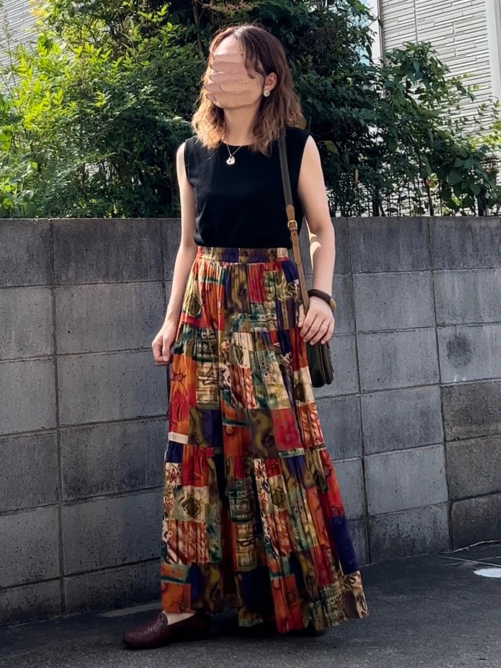 「ノースリーブ、タンクトップ、ロングスカート、ショルダーバッグ、古着、古着MIX、メッシュパンプス、大人カジュアル、レトロ」｜「VINTAGEのアイテム（スカート、その他）」を使った、Maya☺︎さん（レディース・153cm）の夏コーディネートの3枚目の写真