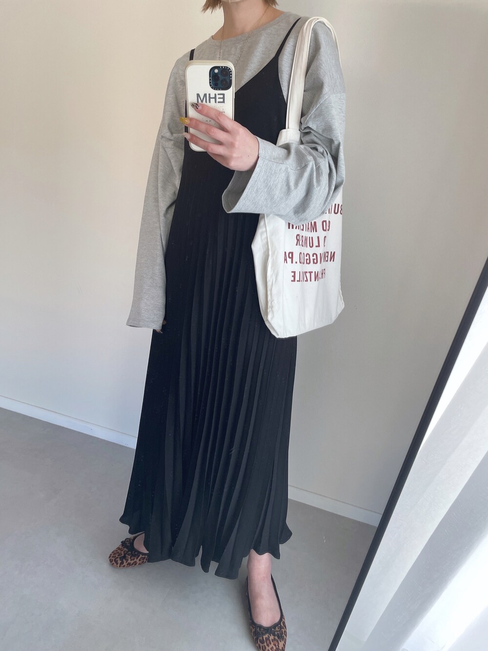 「今日のコスメと服、プリーツワンピース、キャミワンピ、ゆるトップス、レイヤードスタイル、バレエシューズ、レオパード、春コーデ、大人カジュアル、y/m、dholic、着回しコーデ、トートバッグ、オレンジメイク、春コスメ」｜「SNIDEL BEAUTYのSNIDEL BEAUTY / アクアジェム　ティント　01～03（アイシャドウ、オレンジ系）」を使った、MISATO さん（レディース・161cm）の春コーディネートの2枚目の写真