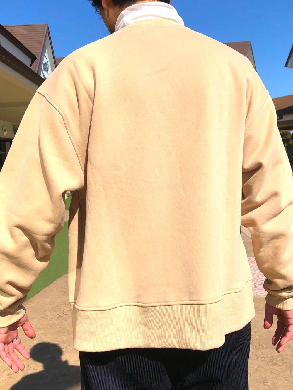 「whiteland、OUTLET、カジュアルコーデ、スウェット、カレッジスウェット、カレッジロゴ」｜「WHITELANDの【LAB限定】WHITELAND/ホワイトランド/カレッジロゴスウェット（スウェット、ベージュ系）」を使った、ツネマツさん（メンズ・187cm）の冬コーディネートの4枚目の写真