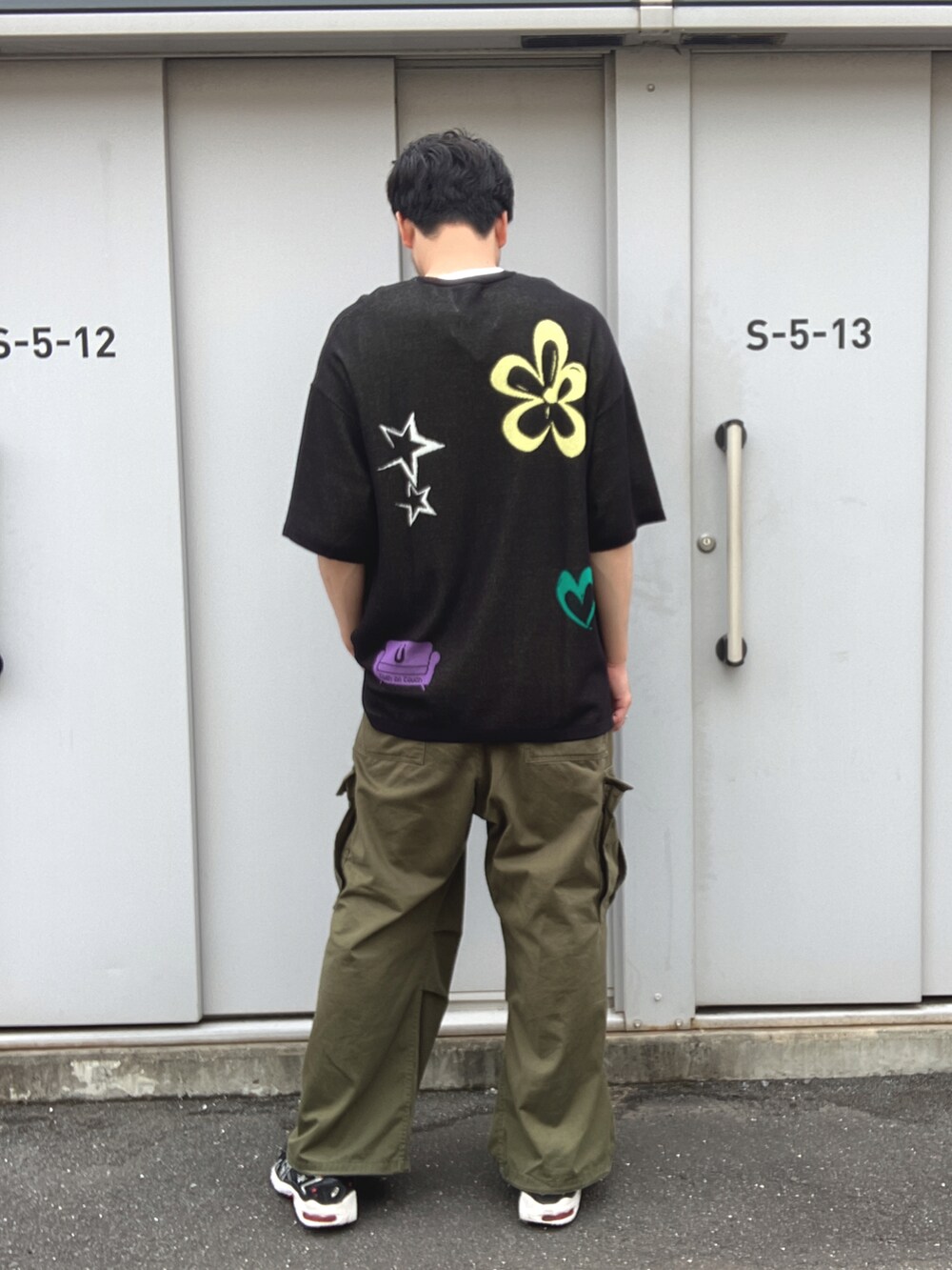 「umlaut、ウムラウト、OUTLET、ブラック、ニット、ニットT、オーバーサイズ、初夏コーデ、夏コーデ」｜「Umlautのアイテム（トップス、ブラック系）」を使った、ツネマツさん（メンズ・187cm）の夏コーディネートの2枚目の写真