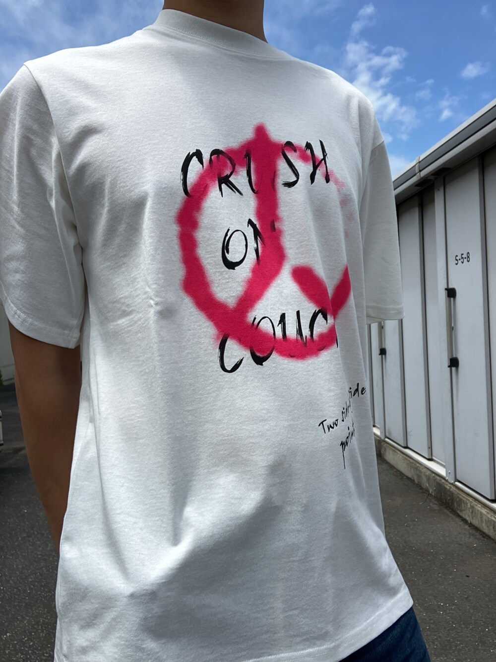 「umlaut、ウムラウト、白Tシャツ、ホワイト、ピンク、カジュアル、夏コーデ、outlet」｜「UMLAUTのアイテム（Tシャツ/カットソー、ホワイト系）」を使った、ツネマツさん（メンズ・187cm）の春コーディネートの3枚目の写真