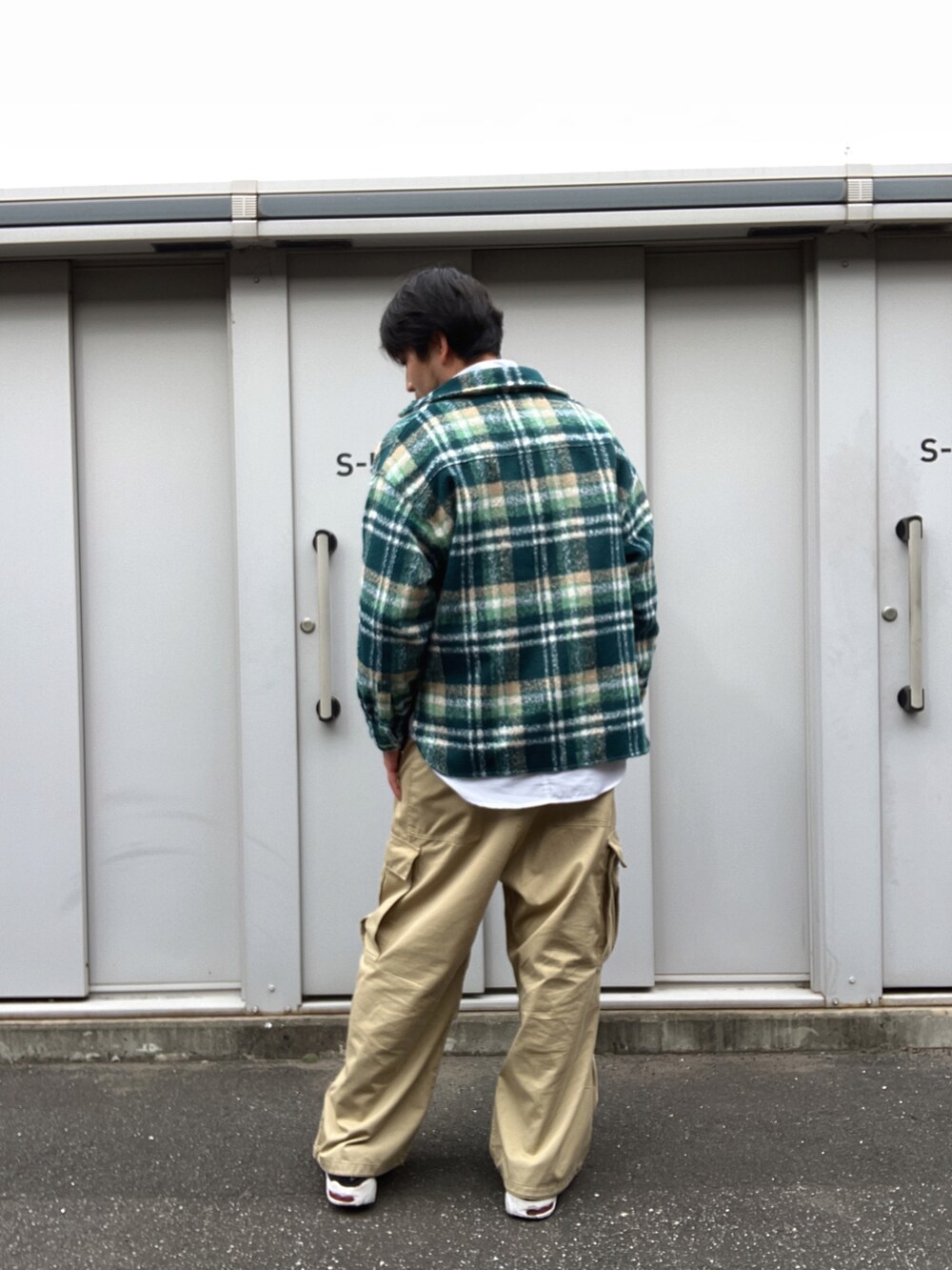「whiteland、ホワイトランド、秋コーデ、冬コーデ、秋冬コーデ、ウール、ウールシャツ、シャツ、チェックシャツ、OUTLET」｜「WHITELANDの[LAB限定]WHITELAND/ホワイトランド/ＰＬＷＬ　ウール　チェックシャツ（その他アウター、グリーン系）」を使った、ツネマツさん（メンズ・187cm）の秋コーディネートの2枚目の写真