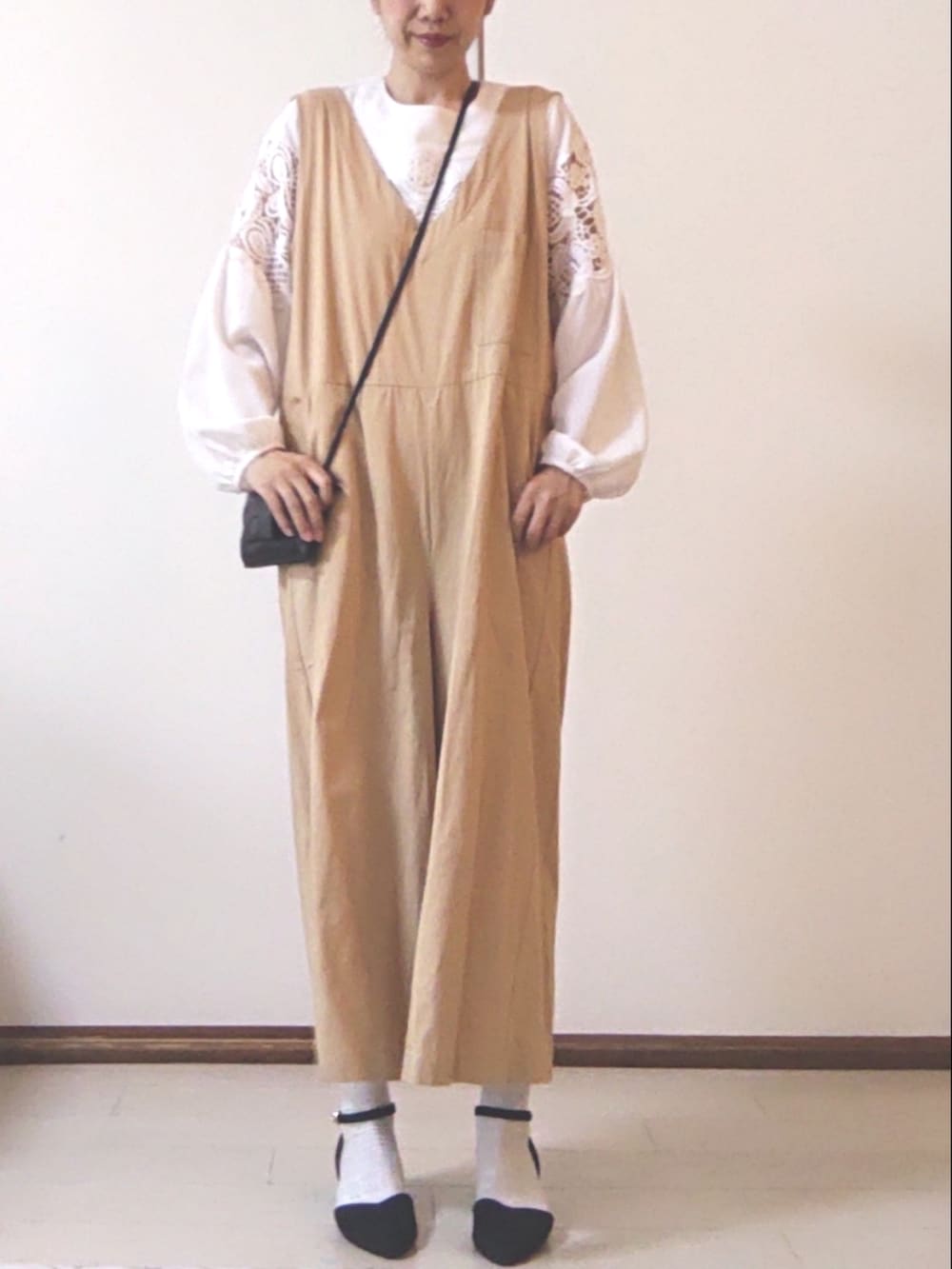 「休日スタイル、古着、古着MIX、シンプル、きれいめカジュアル、リラックススタイル、休日コーデ、着回しコーデ、プチプラコーデ、大人コーデ、ホワイト、シンプルコーデ、カジュアル、春コーデ、春服デビュー宣言」｜「tutuannaのアイテム（ソックス/靴下、ホワイト系）」を使った、りり🌷さん（レディース・160cm）の春コーディネートの2枚目の写真