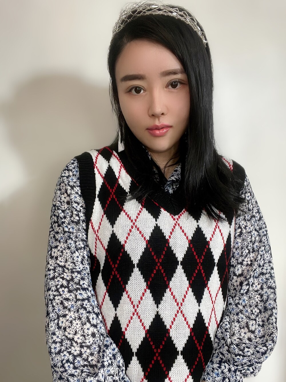 その他のベストを着用したレディースの冬コーディネートの2枚目の写真