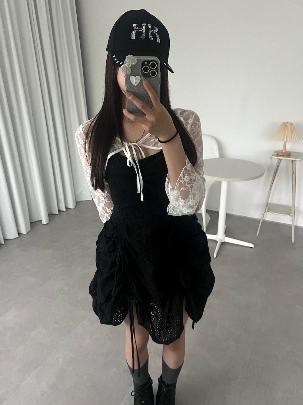 「キャミワンピ」｜「apres jour mignonのコットンレースドロストキャミワンピース【ZOZOTOWN限定アイテム】（チュニック、ブラック系）」を使った、apresjour mignonさん（レディース・160cm）の夏コーディネートの2枚目の写真