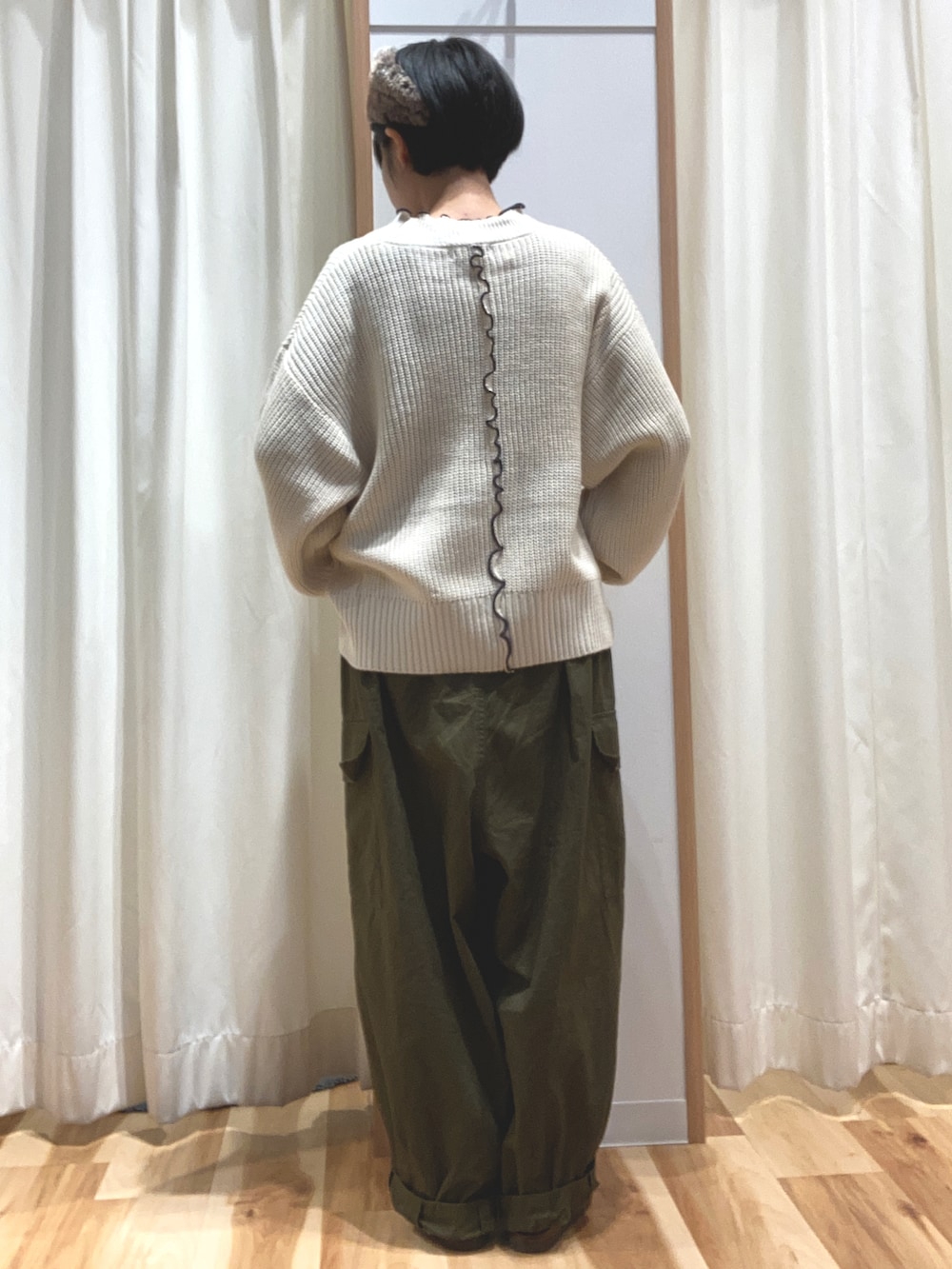 「秋冬コーデ、メロートップス、Samansa Mos2、カジュアルコーデ」｜「Samansa Mos2のアイテム（カーゴパンツ、グリーン系）」を使った、ささきささん（レディース・150cm）の秋コーディネートの2枚目の写真