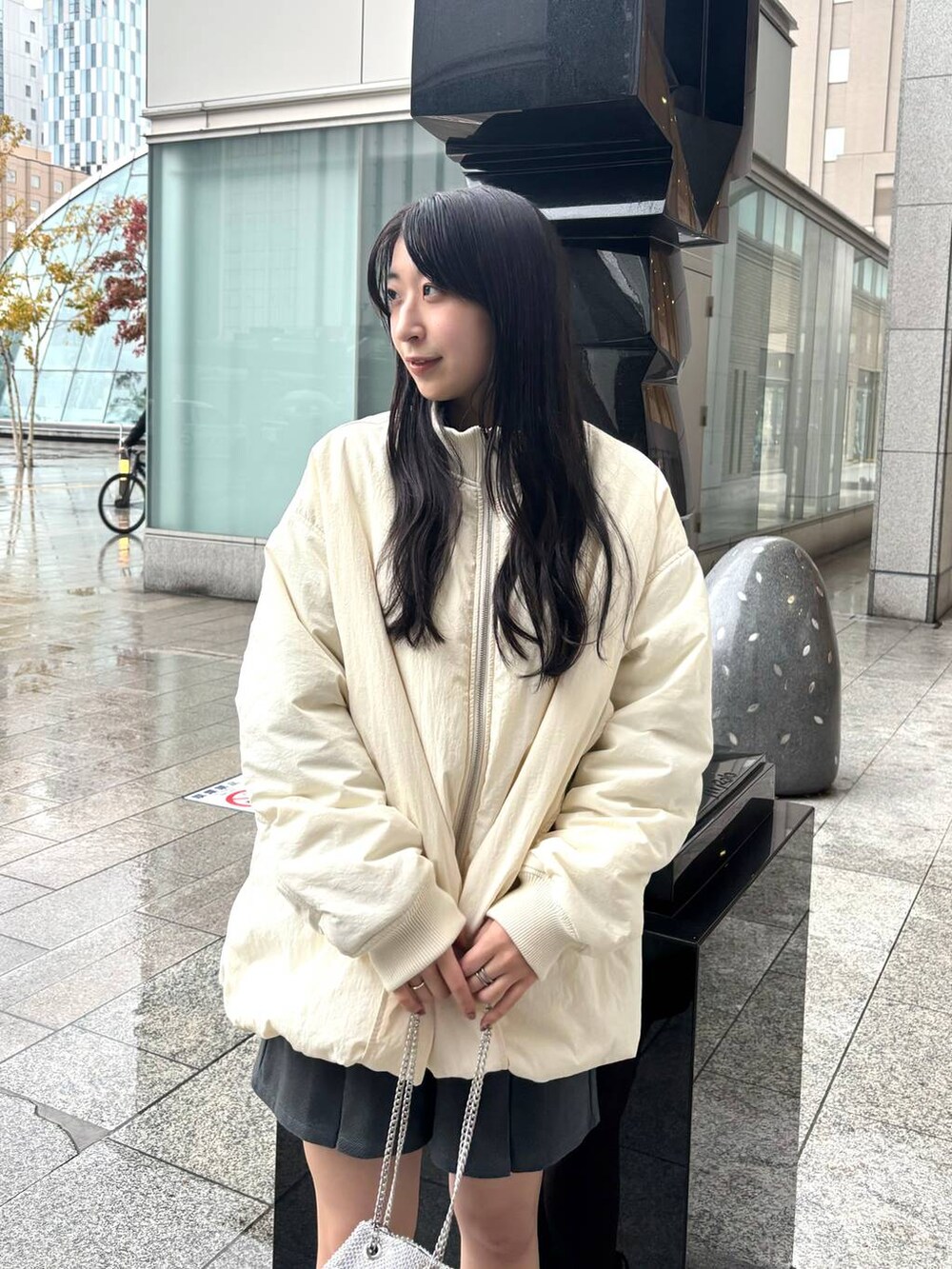 「ショートブーツ、高身長、体型カバー、着痩せ・細見え、春コーデ、モード、ストリート、カジュアル、PAGEBOY、骨格ウェーブ_PAGEBOY、エレガント_PAGEBOY、ブルゾン、MA-1、ブーツ、厚底シューズ」｜「PAGEBOYのレースアップソックスブーツ（ブーツ、ブラック系）」を使った、ロビンさん（レディース・169cm）の秋コーディネートの6枚目の写真
