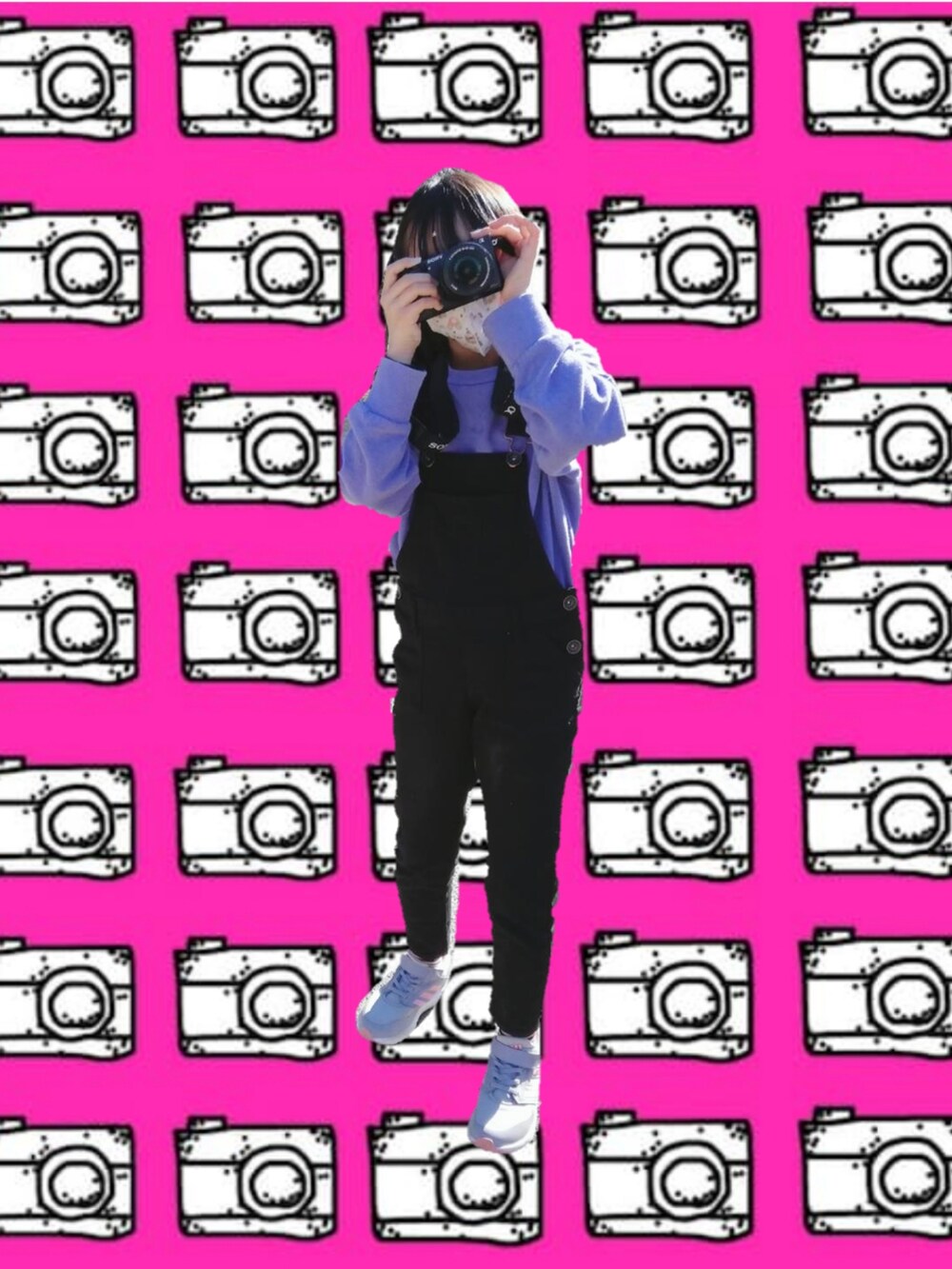 パープル系のスウェット、グレー系のスニーカー、その他のフォトフレームを着用したキッズの秋コーディネートの2枚目の写真