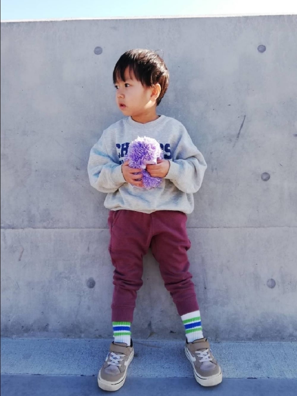 グリーン系のスウェット、その他のスウェット、その他のその他雑貨を着用したキッズの冬コーディネートの2枚目の写真