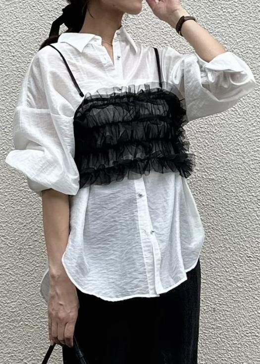 ブラック系のハンドバッグ、ブラック系のサンダル、ブラック系のその他パンツを着用したレディースの夏コーディネートの4枚目の写真