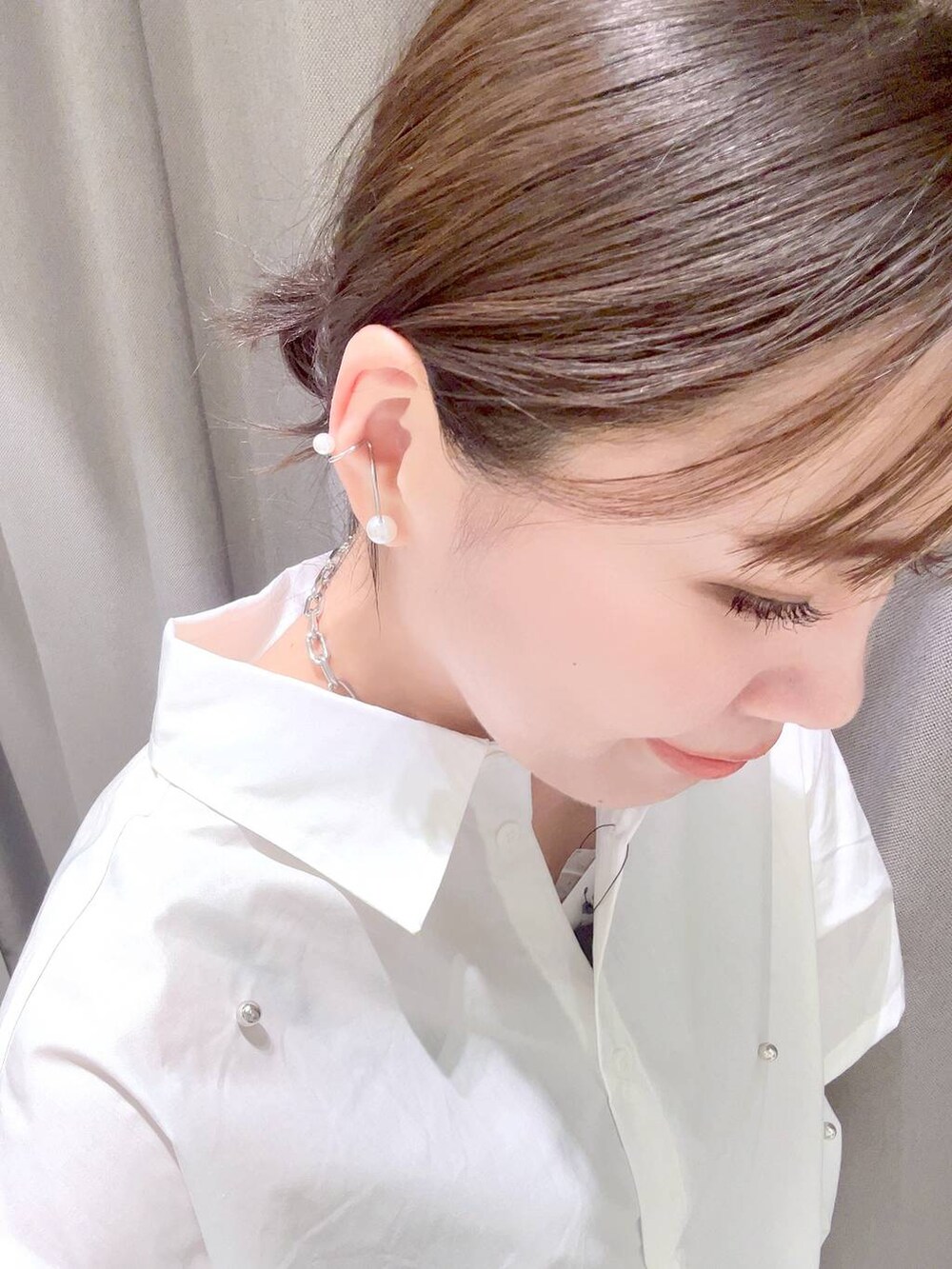 「着痩せ・細見え、若見え、カジュアル、ママコーデ、高身長」｜「LAKOLEのラッフル巾着2WAYショルダーバッグ / 104949（ショルダーバッグ、シルバー系）」を使った、まなみさん（レディース・165cm）の夏コーディネートの3枚目の写真