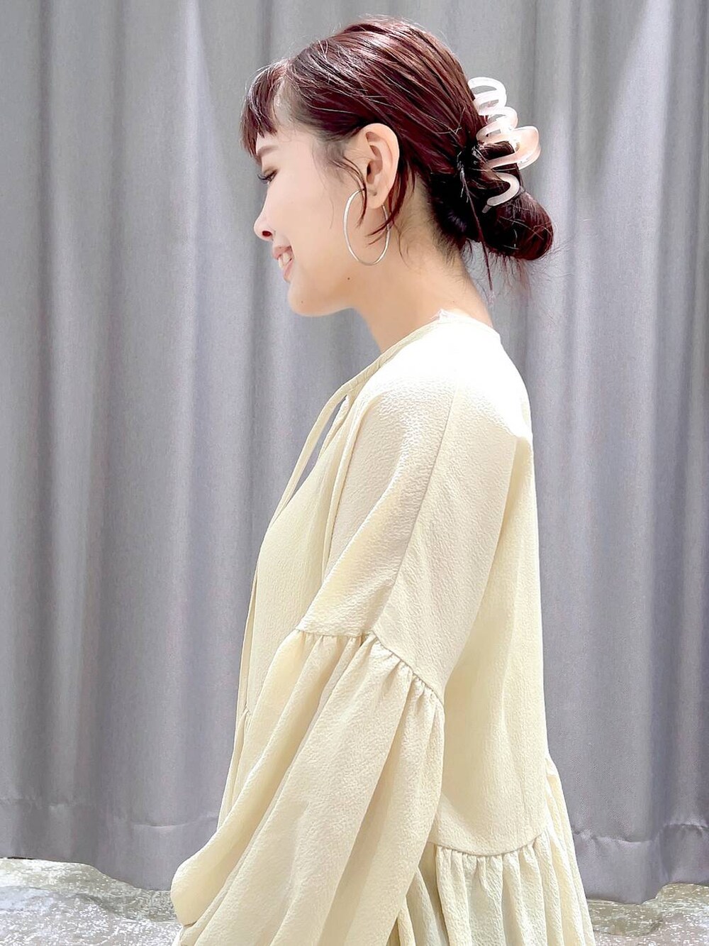 「着痩せ・細見え、若見え、カジュアル、ママコーデ、高身長」｜「LAKOLEのうねうねくもりマットバンスクリップ / 127804（バレッタ/ヘアクリップ、ピンク系）」を使った、まなみさん（レディース・165cm）の夏コーディネートの6枚目の写真