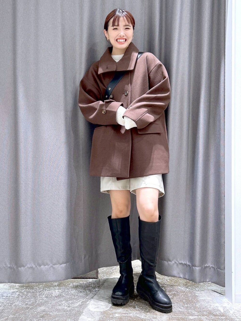 「着痩せ・細見え、若見え、カジュアル、ママコーデ、高身長、LAKOLE」｜「JEANASISのビガーロングブーツ/894947（ブーツ、ブラック系）」を使った、まなみさん（レディース・165cm）の秋コーディネートの5枚目の写真