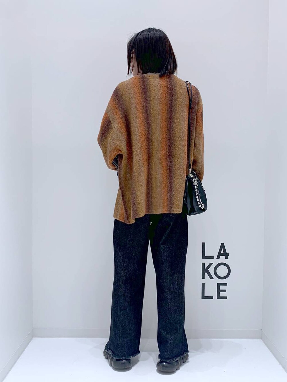「高見え、個性派、休日コーデ、旅行、どっと変わっちゃえ、LAKOLE、秋コーデ、秋冬新作、秋服準備はじめました、プチプラ、ゆったり、モテ、きれいめ、デート/ロマンティック、ワンマイル」｜「LAKOLEの【撥水】PCケース / 105372（PC・タブレットケース、グレー系）」を使った、まとまとさん（メンズ・175cm）の秋コーディネートの4枚目の写真