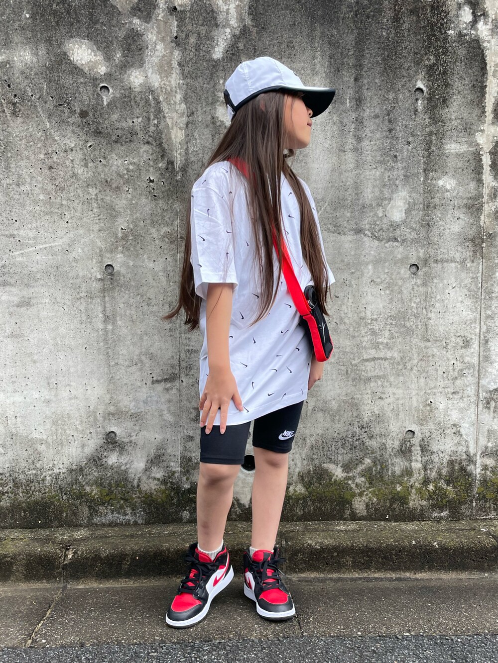 NIKE / ナイキ】ミニショルダーバッグを使った人気ファッション