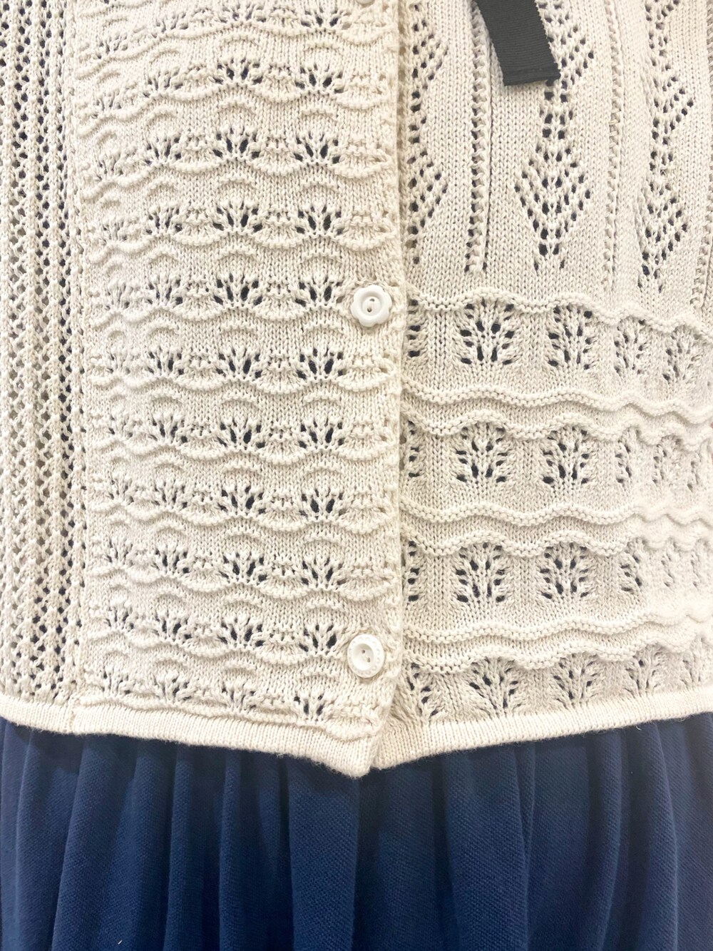 「キレイめ、ニットベスト、ベスト、ワンピース、麦わら帽子」｜「Malleの△malle Cotton/Linen 透かし編みショートベスト（ベスト、ベージュ系）」を使った、Malle chambre de charmeさん（レディース・160cm）の夏コーディネートの3枚目の写真
