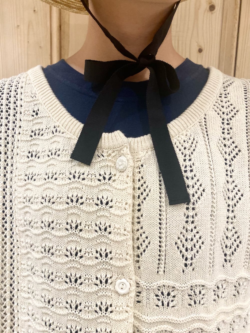 「キレイめ、ニットベスト、ベスト、ワンピース、麦わら帽子」｜「Malleの△malle Cotton/Linen 透かし編みショートベスト（ベスト、ベージュ系）」を使った、Malle chambre de charmeさん（レディース・160cm）の夏コーディネートの2枚目の写真