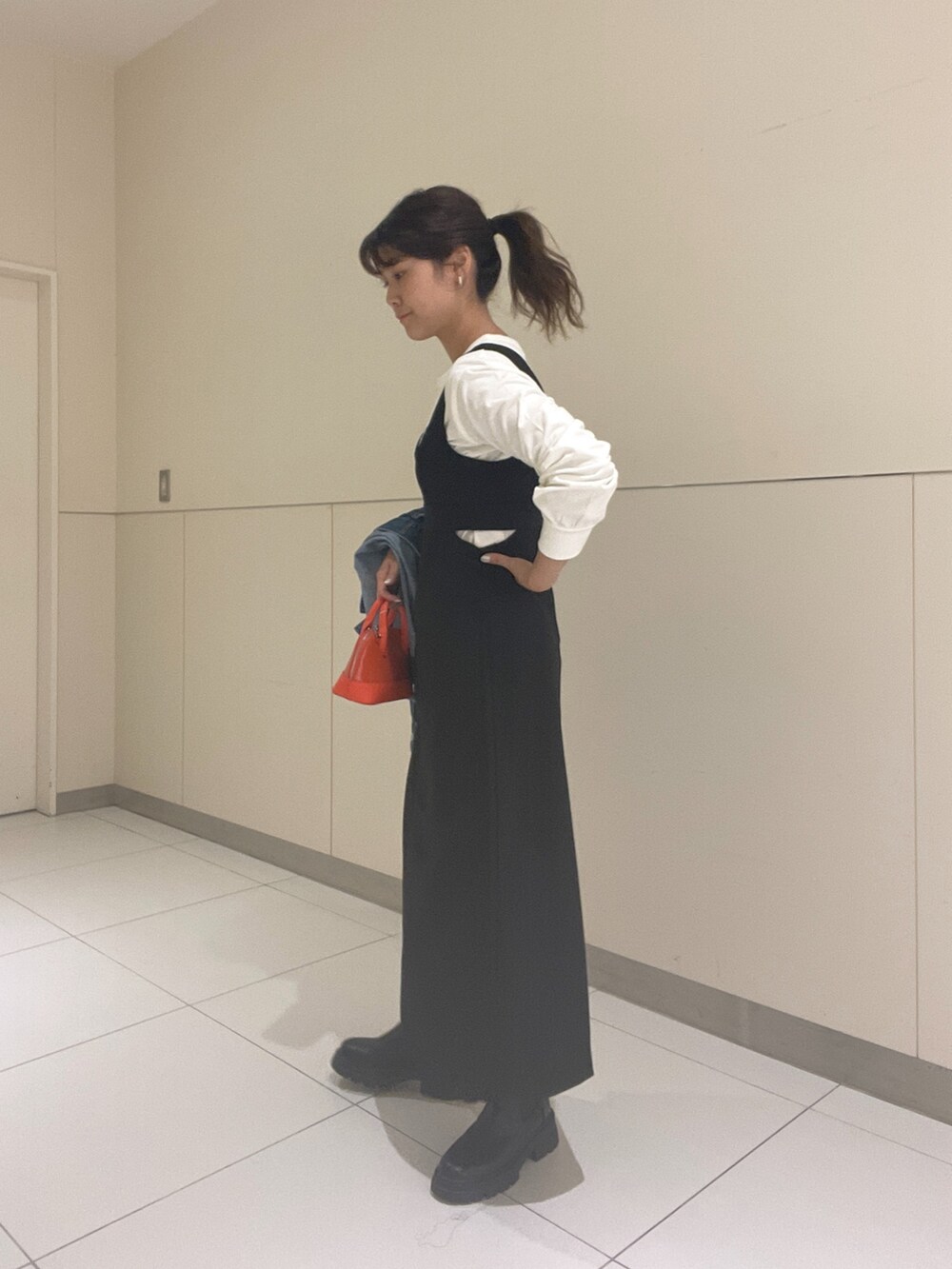「ロンT、デニム、秋コーデ、ブーツ、ワンピース、骨格ストレート、大人カジュアル」｜「FREE'S MARTの◆ルーズデニムジャケット（デニムジャケット、ブルー系）」を使った、MEIさん（レディース・163cm）の秋コーディネートの6枚目の写真
