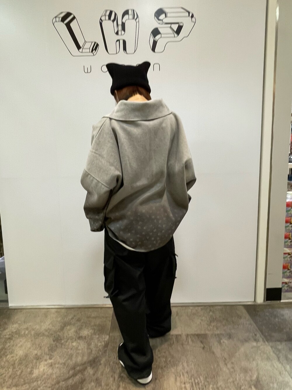 「NIKE、ニット帽、LHP、Danke schon、休日スタイル、パンツスタイル、little sunny bite、ねこみみニット帽、chica、LHPWOMEN」｜「ChicaのChica/チカ/ネコ耳ニット帽（ニットキャップ/ビーニー、ブラック系）」を使った、みゃさん（レディース・157cm）の冬コーディネートの2枚目の写真