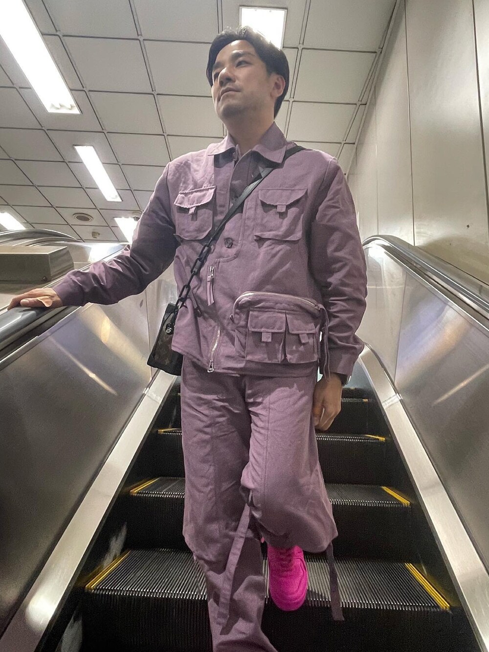 「KENZOのアイテム（ミリタリージャケット、パープル系）」を使った、kennyphkさん（メンズ・170cm）の春コーディネートの3枚目の写真
