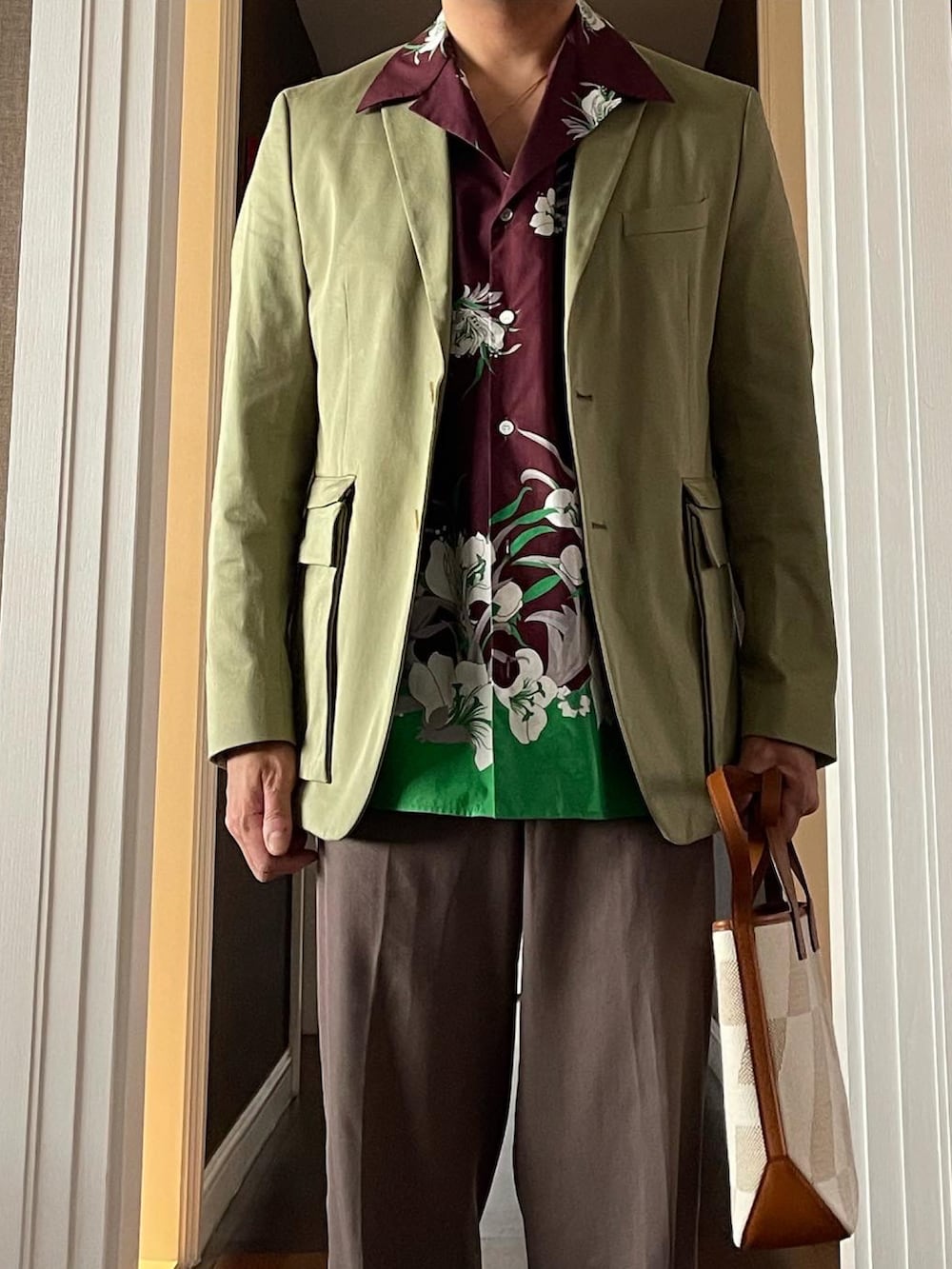 「HERMESのアイテム（ショルダーバッグ、ベージュ系）」を使った、kennyphkさん（メンズ・170cm）の夏コーディネートの2枚目の写真